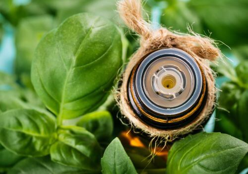 Les huiles essentielles demandent prudence